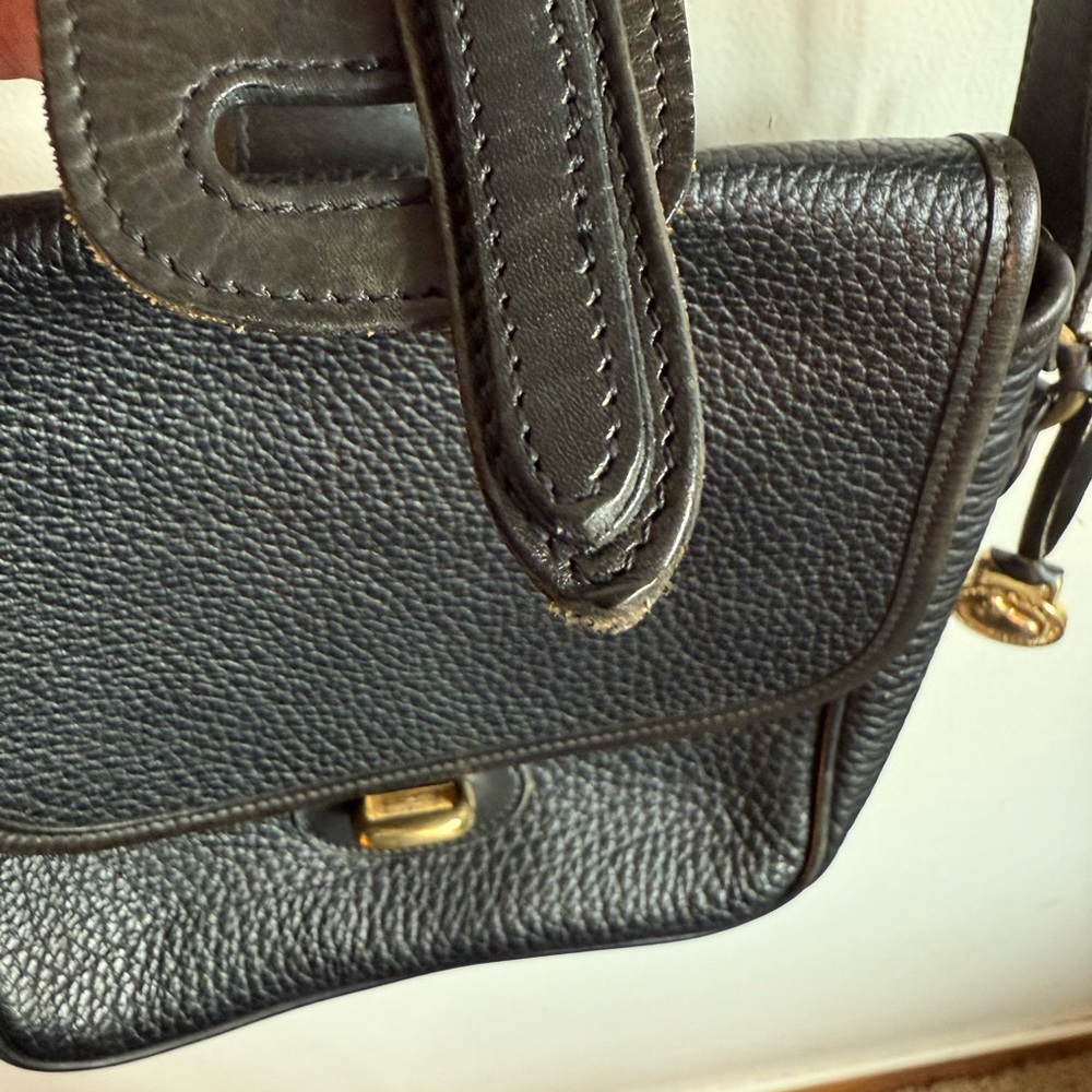 Vintage Dooney & Bourke, all leather black equestrian crossbody bag. - Picture 2 of 13
